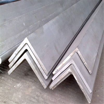 Barres d'acier à angle doux galvanisées laminées à chaud, égales et inégales Largeur 20-240 mm ou sur mesure