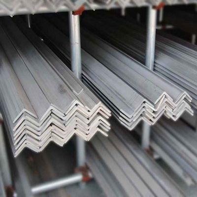Barres d'acier à angle doux galvanisées laminées à chaud, égales et inégales Largeur 20-240 mm ou sur mesure