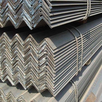 L'acier au carbone peut être laminé à chaud ou à froid.