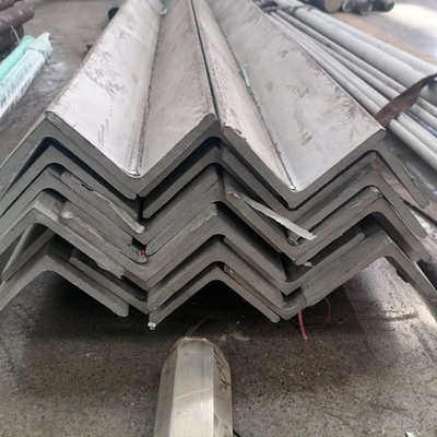 Acier à angle doux laminé à chaud ASTM A572 Acier à angle galvanisé pour construction équivalente