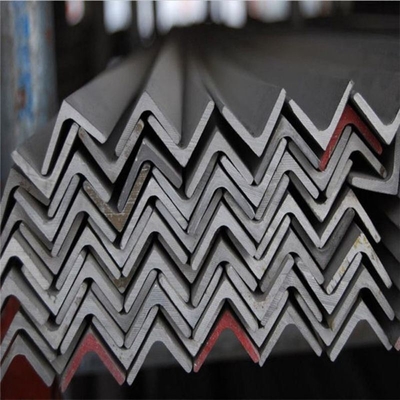 Acier laminé à chaud à angle égal standard ASTM A36/Q235/S235jr/Ss400 à large application