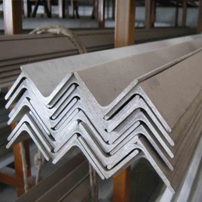 Acier laminé à chaud à angle égal standard ASTM A36/Q235/S235jr/Ss400 à large application
