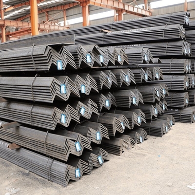 Acier laminé à chaud à angle égal standard ASTM A36/Q235/S235jr/Ss400 à large application