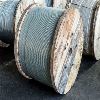 L'acier à haute résistance à la traction 1860 MPa pour le béton prétraité 3 fil 7 fil câble fil enfilé