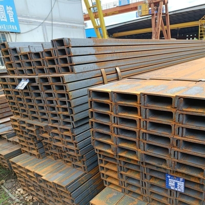 A36/Q235/S235JR/SS400 Chanaux en acier au carbone laminés à chaud/à froid perforés non perforés