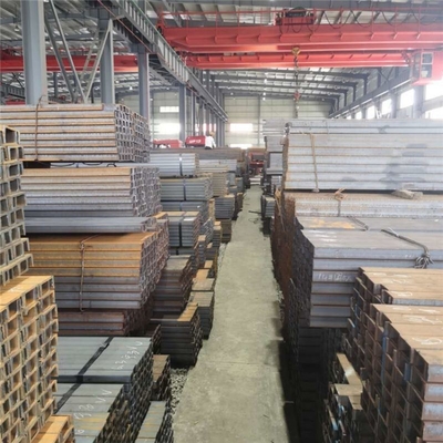 La hauteur de laminage à chaud est de 40 mm à 550 mm ou une section de canal en acier à U-canal personnalisée laminée à chaud